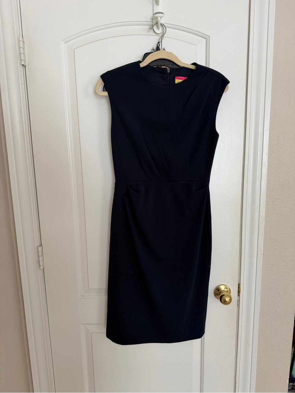 VGUC Betsy Johnson navy size 4 sheath dress sleeveless